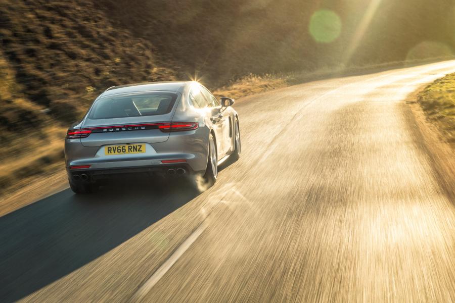  Porsche Panamera 4S 2016 года  (UK) (фото 11 из 28)
